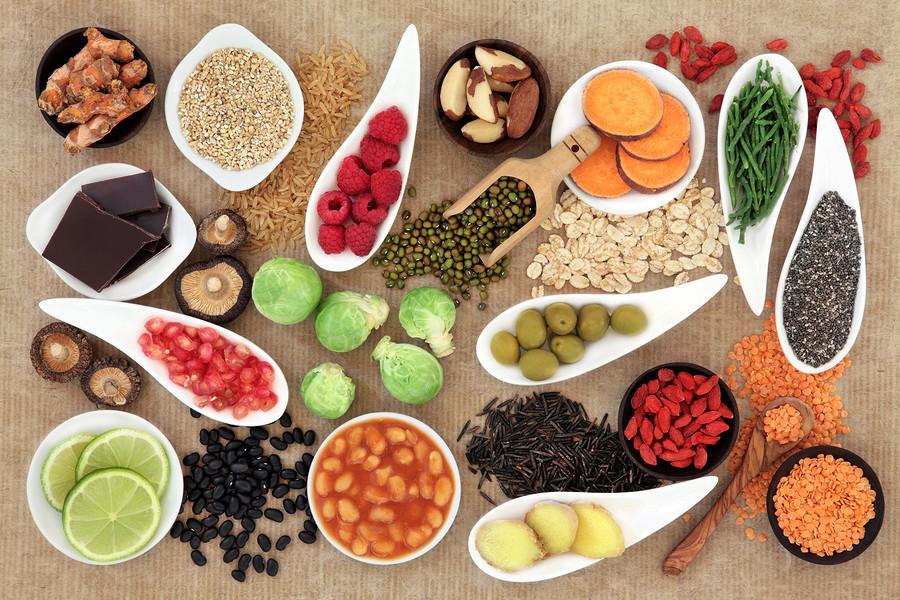Best Dietitian in Akrudi recommending high-fiber healthy foods including lentils, oats, chia seeds, green vegetables, fruits, and whole grains for balanced nutrition and weight management.